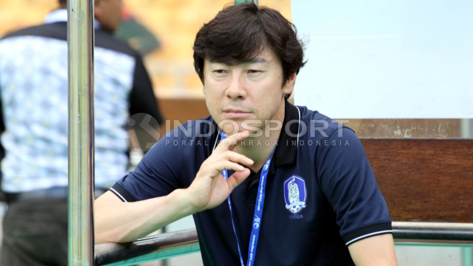 Mantan pelatih Timnas Korea Selatan U-23, Shin Tae Yong, disebut-sebut sebagai calon kuat pelatih Timnas Indonesia pengganti Simon McMenemy. Copyright: © Herry Ibrahim/INDOSPORT